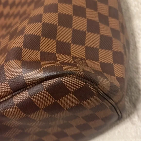 Louis Vuitton Neverfull MM - Picture 7 of 14